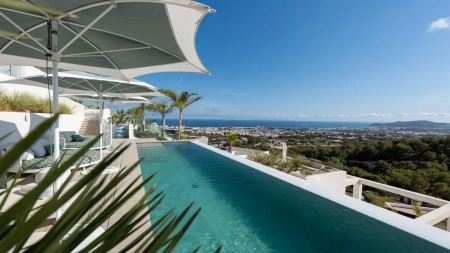 Luxusvilla zum Verkauf in Cas Mut mit Meerblick und Blick auf Formentera