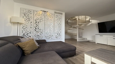 Duplex zur Langzeitmiete in Cas Serres Ibiza mit privater Dachterrasse und Parkplatz